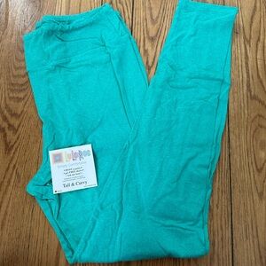 LuLaRoe green Tall and Curvy leggings.